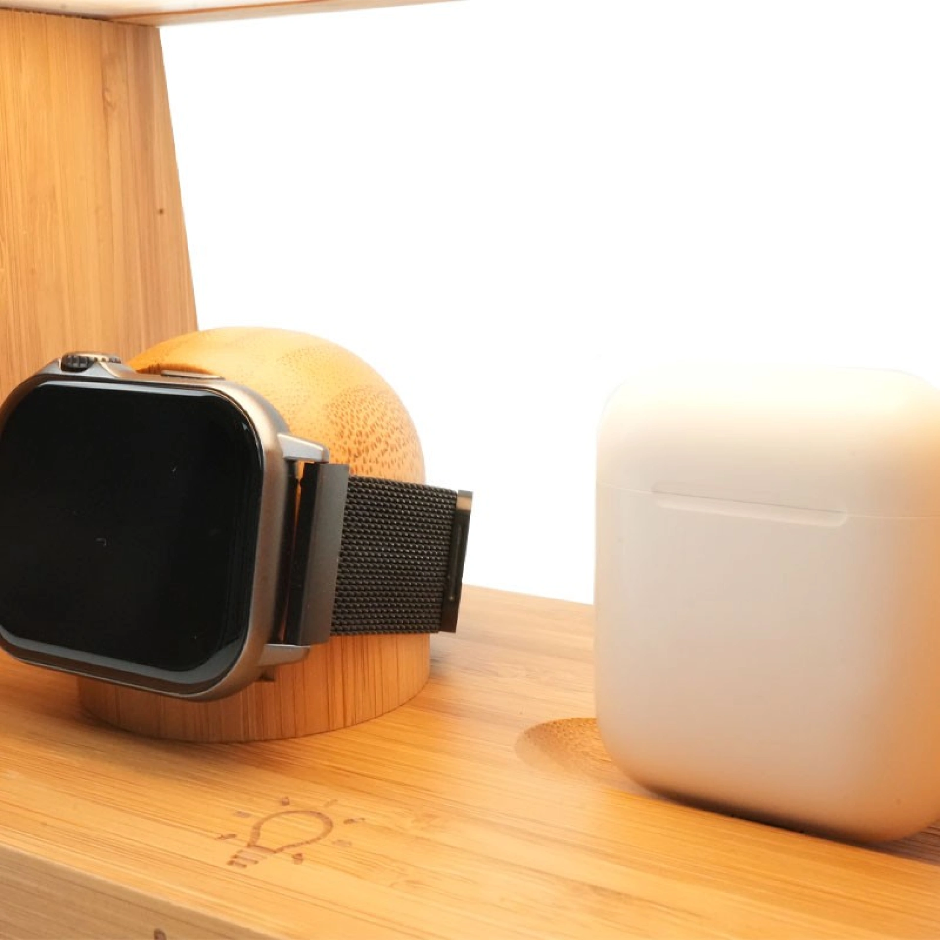 Candeeiro com Carregador Wireless Bamboo 5 em 1