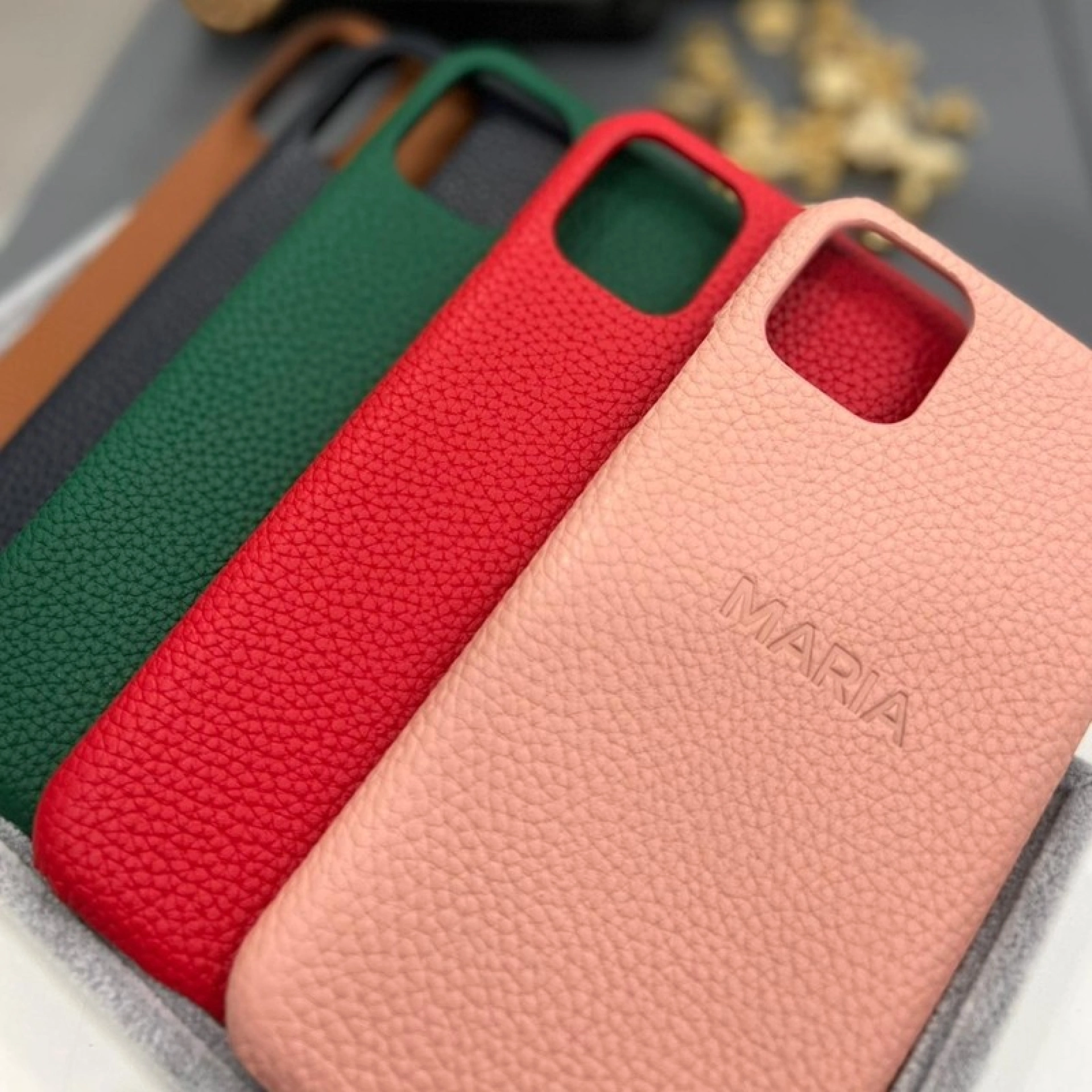 Capa em Pele para iPhone Personalizável