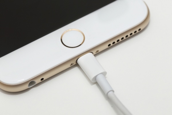 ¿El iOS 11 está agotando la batería de tu iPhone más rápido de lo normal?  blog post