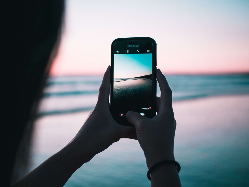Que cuidados a ter com o seu telemóvel no verão?  blog post