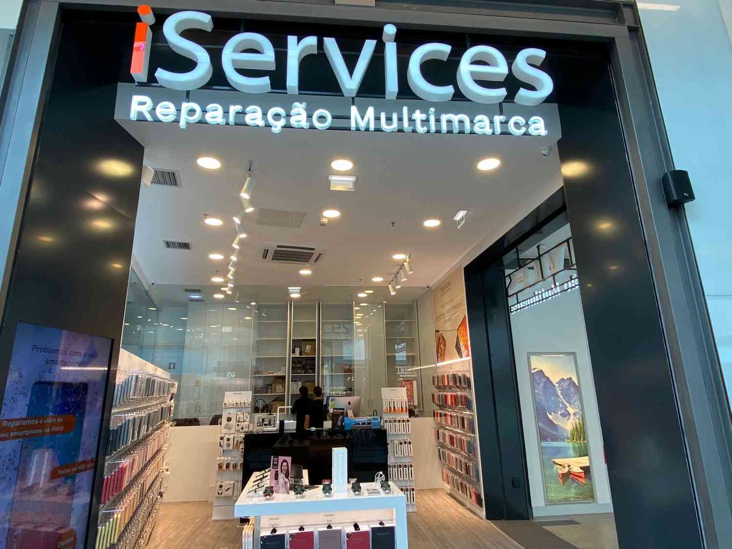 Nous sommes arrivés à notre centre commercial&nbsp;! Nous avons ouvert iServices Vila Real